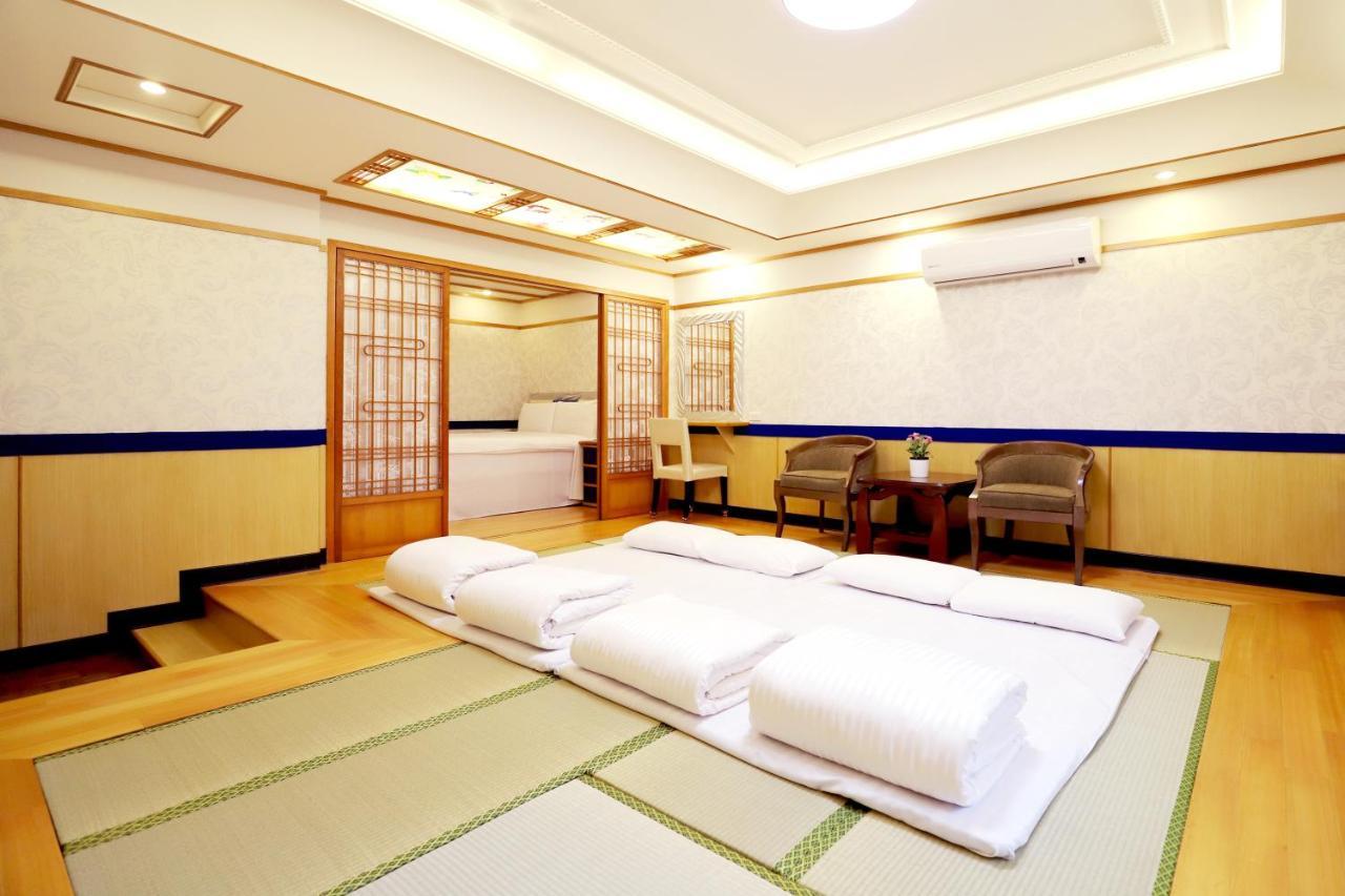 Phoenix Pavilion Hot Spring Hotel Taipei Bagian luar foto