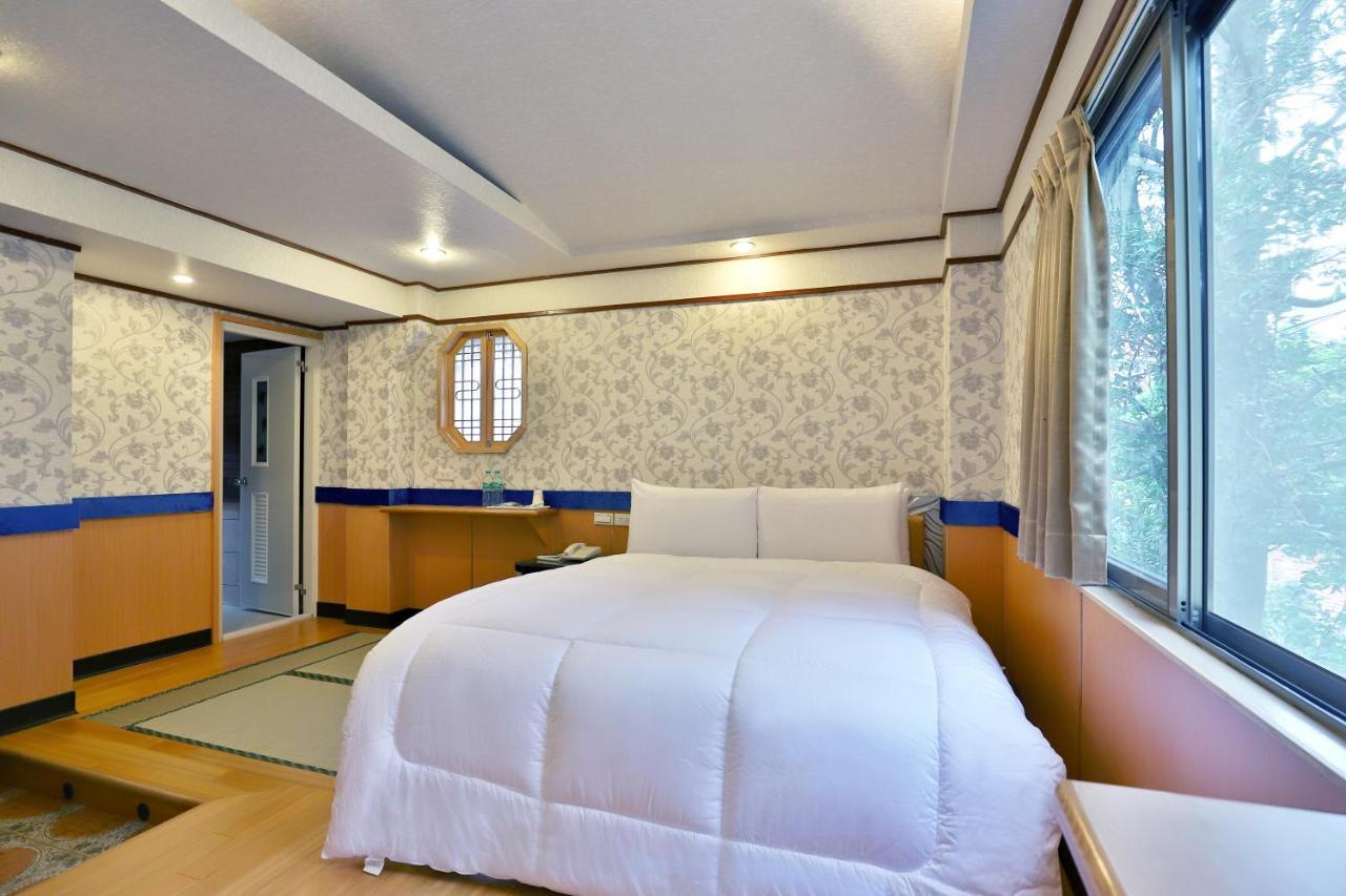 Phoenix Pavilion Hot Spring Hotel Taipei Bagian luar foto