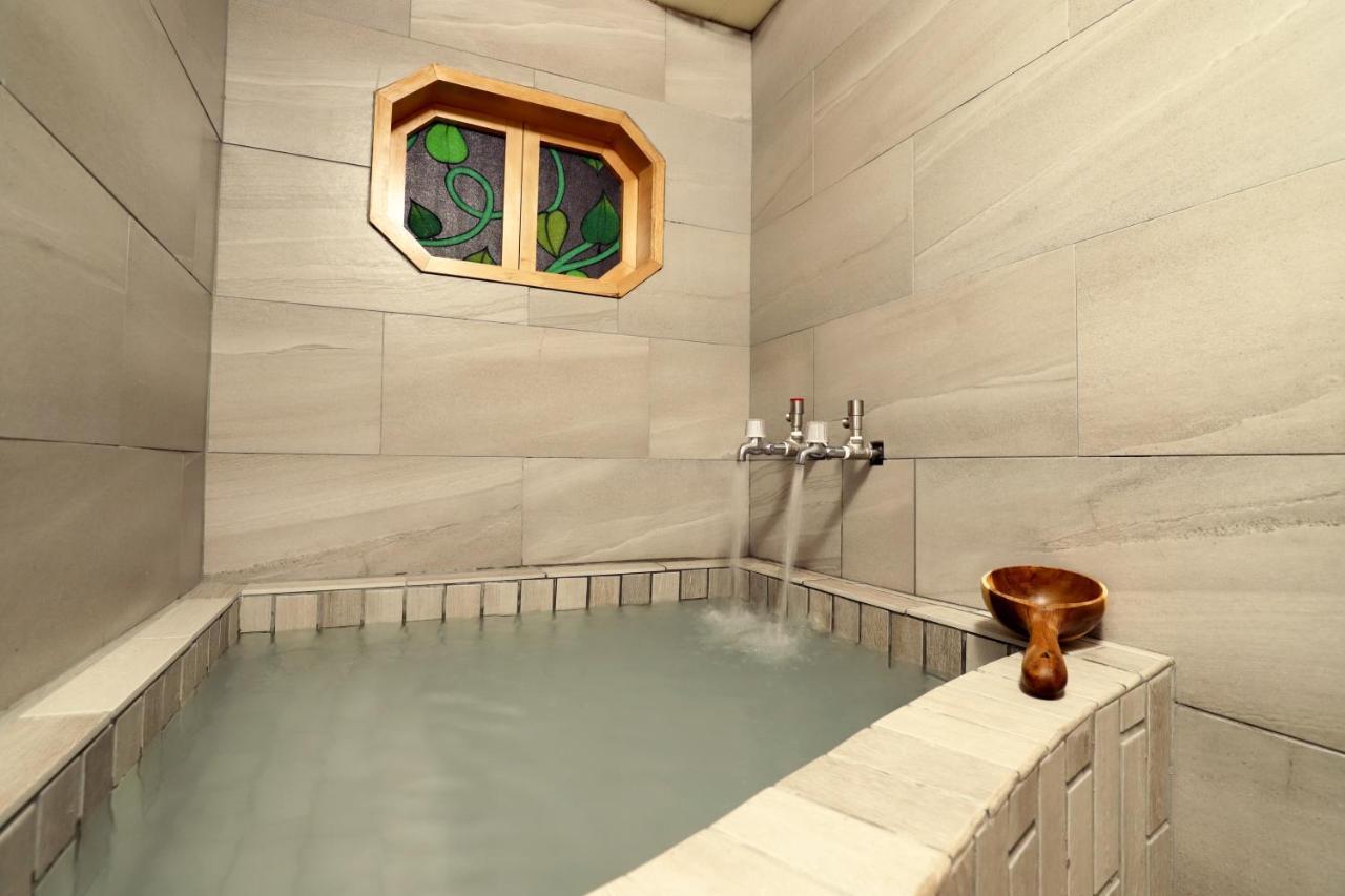 Phoenix Pavilion Hot Spring Hotel Taipei Bagian luar foto