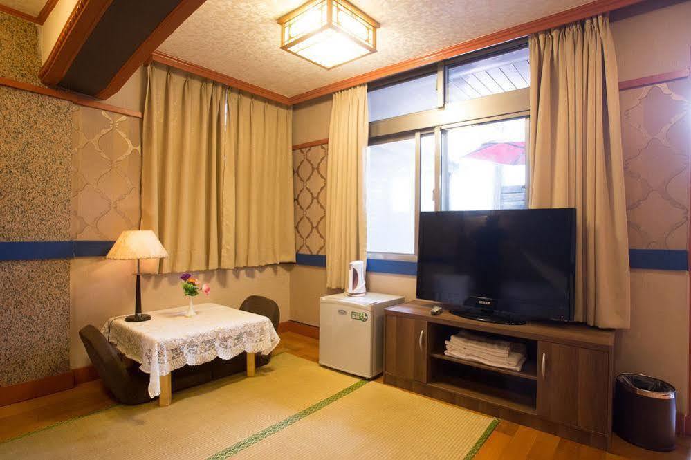 Phoenix Pavilion Hot Spring Hotel Taipei Bagian luar foto