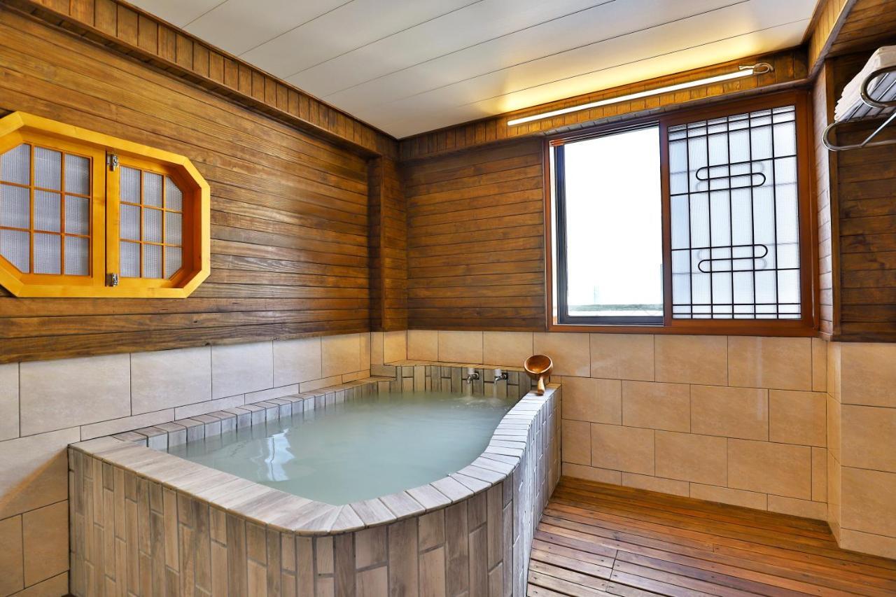 Phoenix Pavilion Hot Spring Hotel Taipei Bagian luar foto